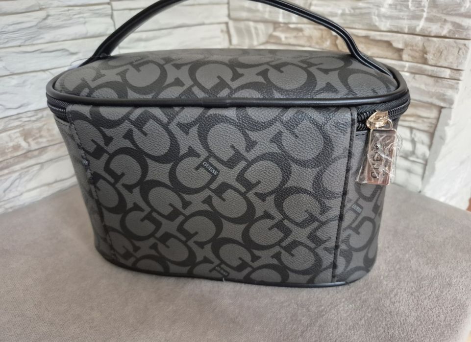 Kosmetyczka Damska Kuferek Guess