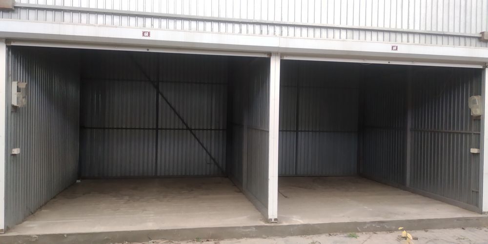 Б/У Ролеты. 3000 х 2500, 50% от новых. На гараж, магазин, производство