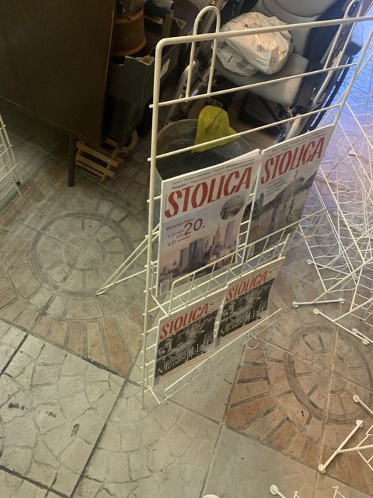 Stojaki metalowe na książki,gazety itp.