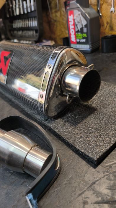 Глушитель Akrapovic карбон