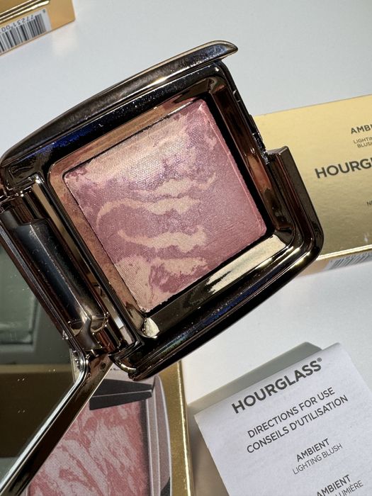 Румяна Hourglass Ambient Lighting Blush