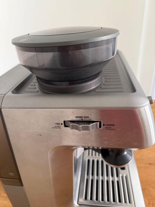 Maquina de café SAGE com moedor de grãos integrado