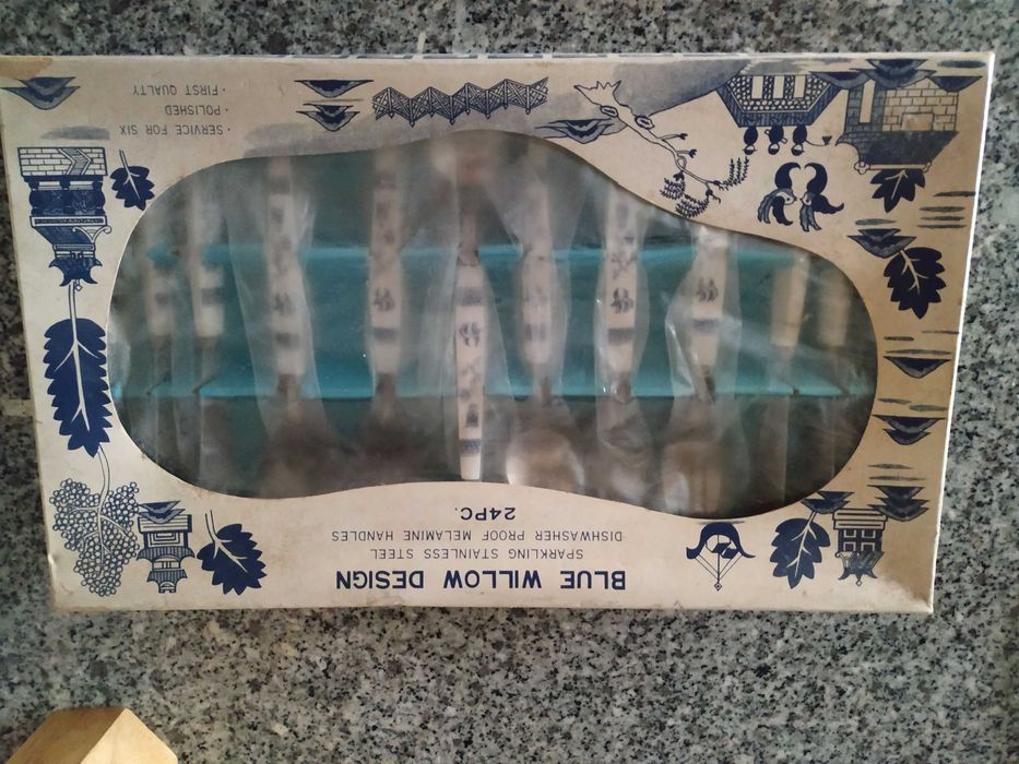 Faqueiro Branco e Azul.64584776834306122