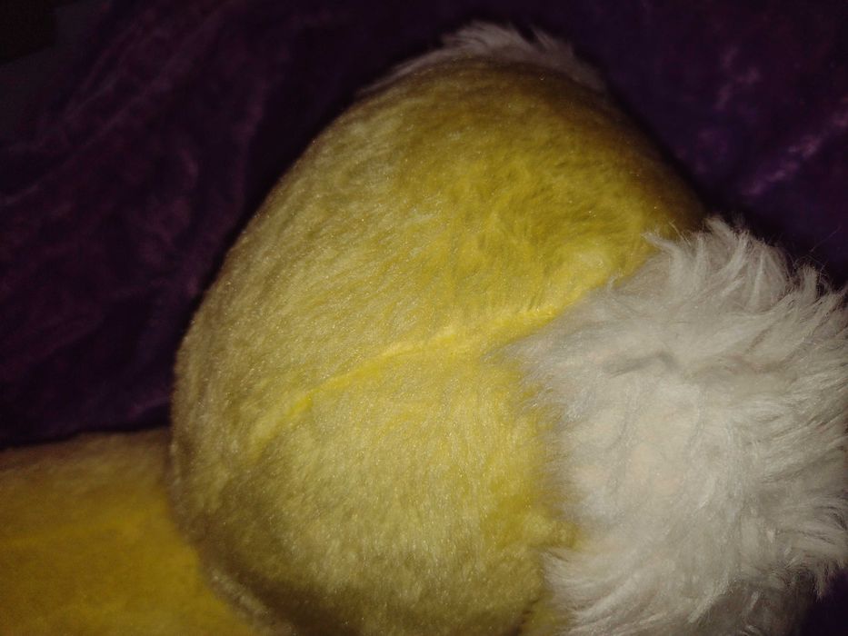 Cãozinho de peluche amarelo