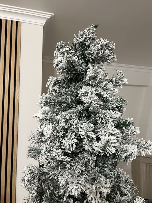 Árvore de Natal com efeito de neve