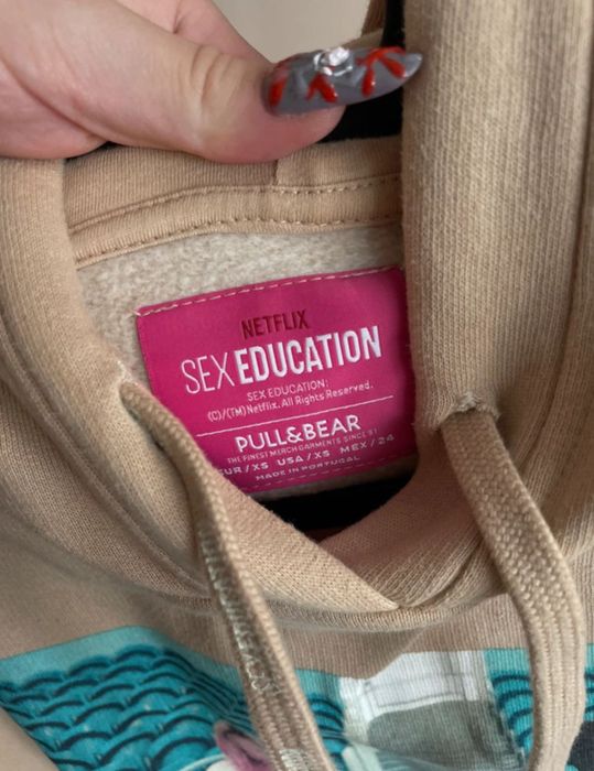 Bluza collab Pull&Bear+Netflix