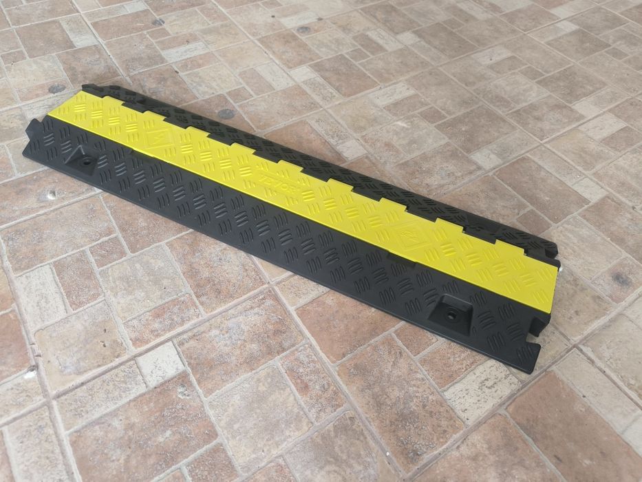 Passa cabos / rampa em borracha novo