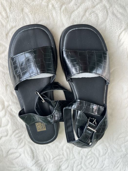 Чорні босоніжки  39