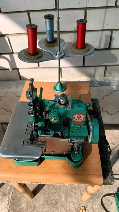 Оверлок полупрофесиональный