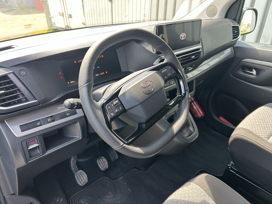 Wynajem busów osobowych i dostawczych