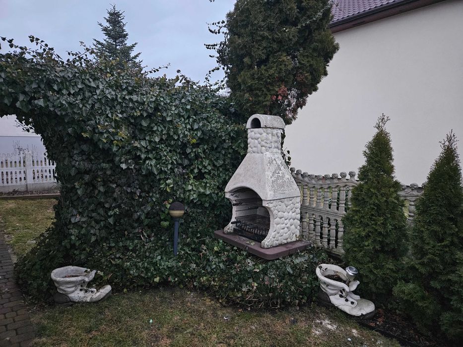 Gril ogrodowy betonowy plus dwa buty (doniczki))