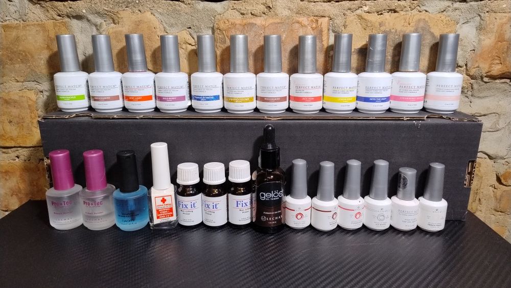 Гель-лаки и аксессуары для маникюра. Остатки