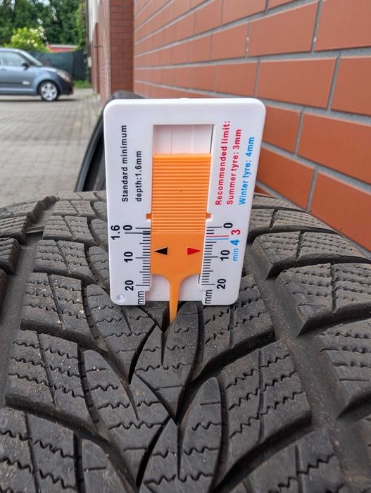 Opony zimowe Imperial Snowdragon UHP 235/45 R20 100 V XL 2025 r. idealny stan