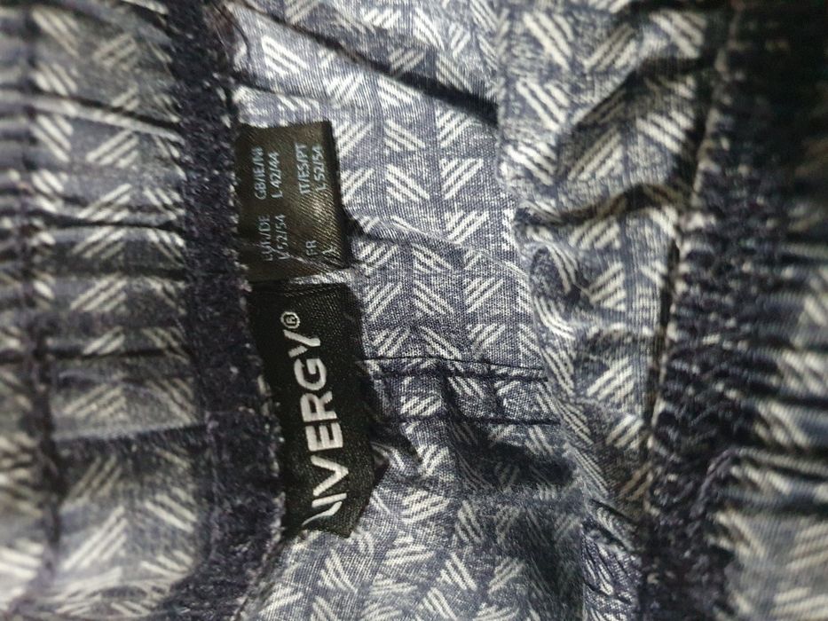 Lote de camisas, calças, pijamas,casacos, camisolas, fatos, gravatas,