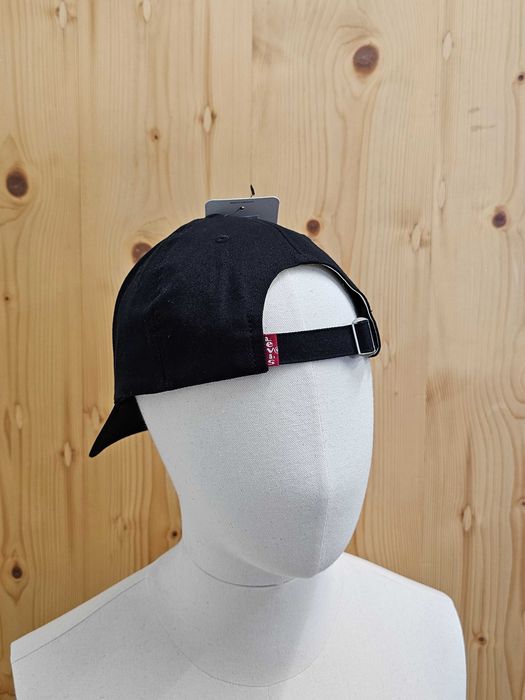 Czapka z daszkiem Levi's z haftowanym logo kolor czarny baseball cap