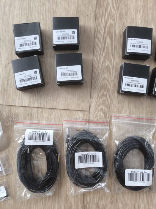 Zestaw nowych czujników i modułów IoT/DIY Arduino ESP32 (Adafruit, DFRobot, BleBox, M5Stack)