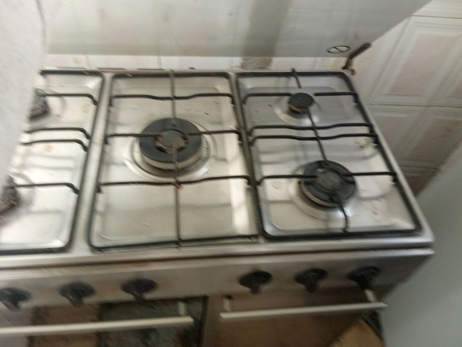 Fogão a gás usado mas em bom estado