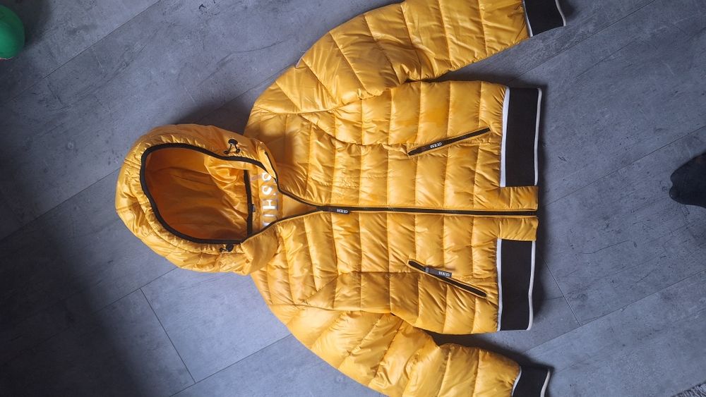 Kurtka  Guess żółta rozm.M