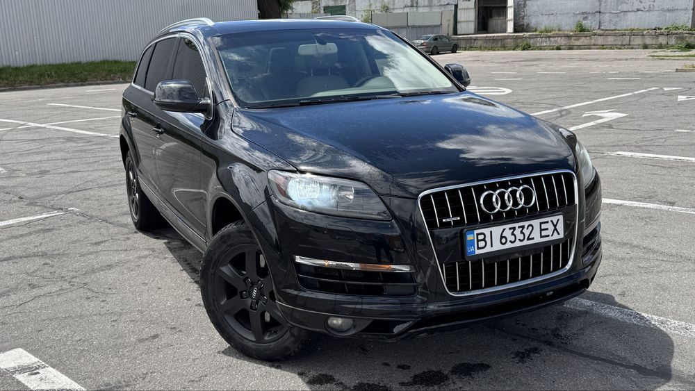 Автомобиль Audi Q7