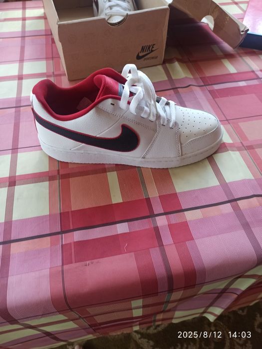 Кросівки NIKE нові привезені з Італії.