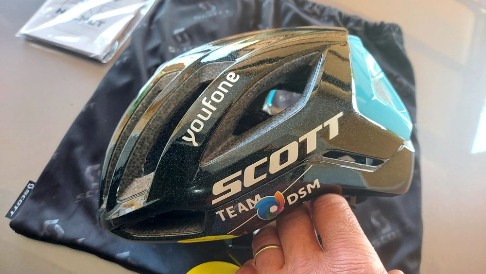 Capacetes originalis !!! Scott Centric Plus C/MIPS Team DSM Novos.
C