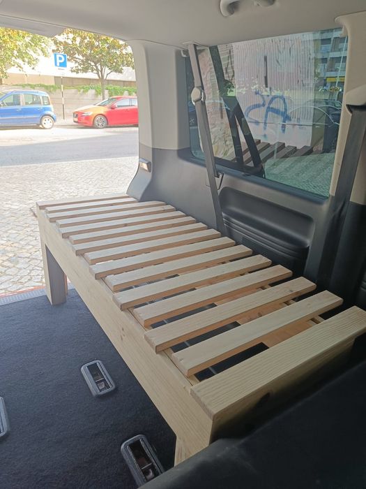 Carpinteiro, entrem e leiam anúncio