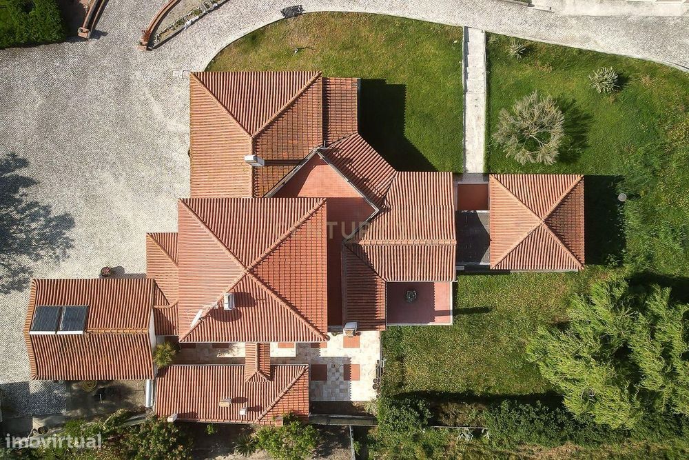 Moradia de sonho com Piscina, 7 Divisões e com Terreno 8461 m2  – Exce