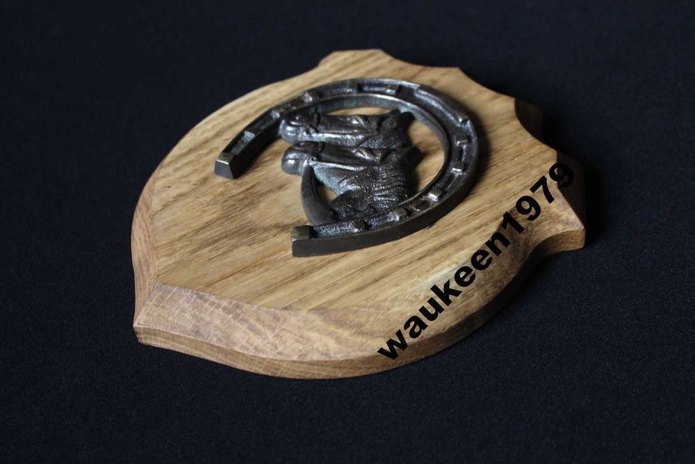 декор бронзовая подкова на дереве, Эстония 1965-й год