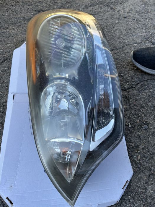 Ліва фара Kia Rio хетчбек 2013 (американська версія)