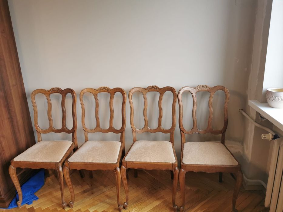 Drewniany stół + 4 krzesła