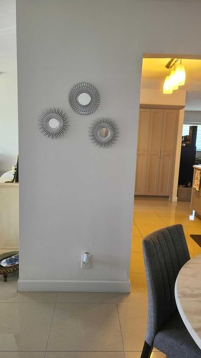 Dekoracja zestaw 3 luster w złotych ramkach do domu na ścianę