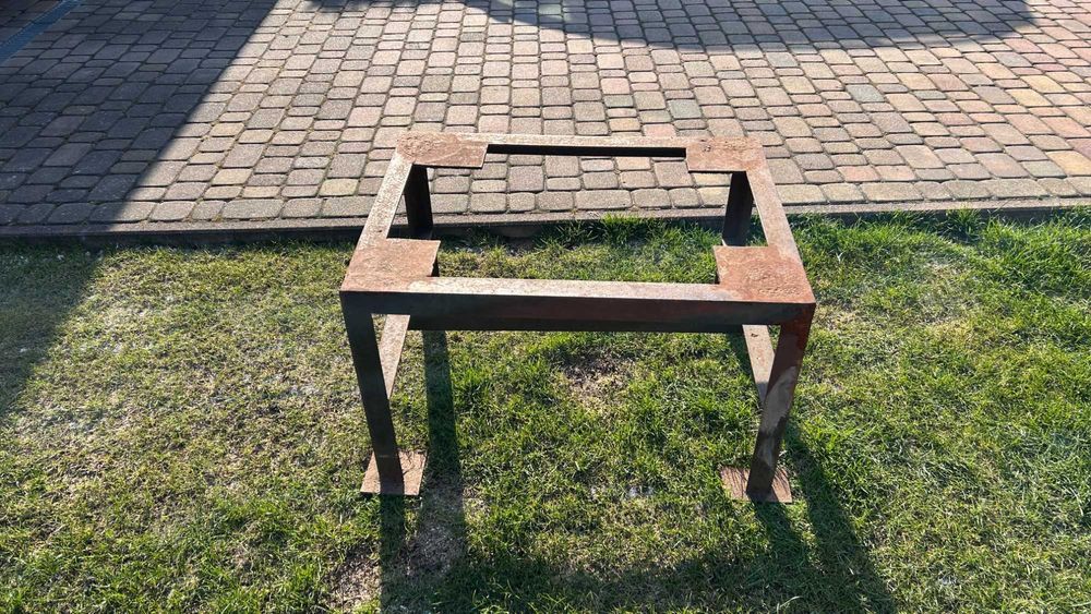 Metalowy stalowy postument konstrukcja wibratora do pustaków 81x60x51