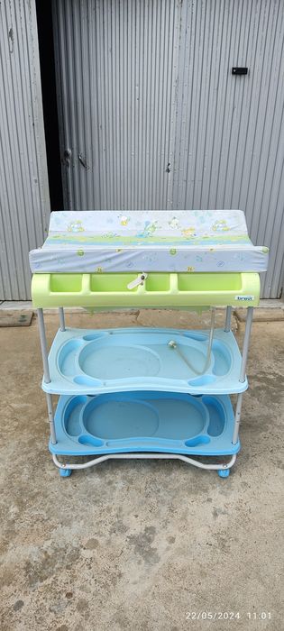 Fraldário com Banheira para Bebé