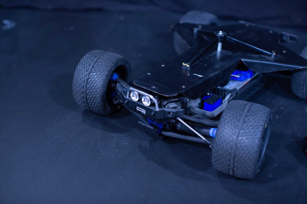 Carro RC com Rig para Câmera + Comando Traxxas 2.4GHz