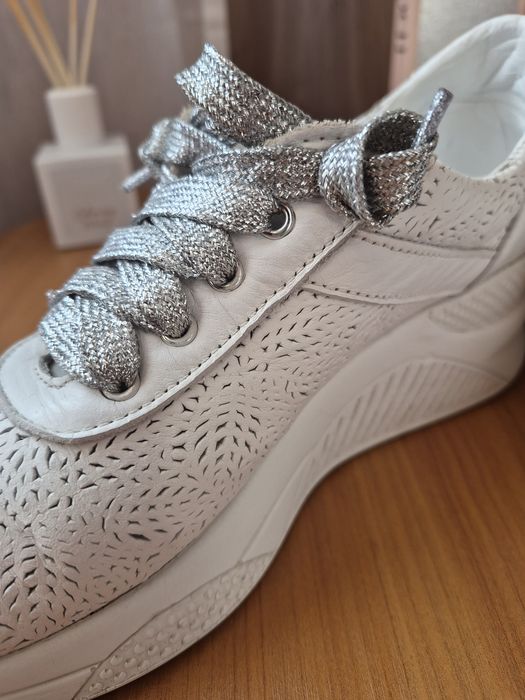 Buty sportowe damskie