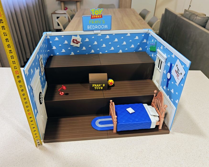 Expositor Diorama Toy Story 5 Andy's Bedroom personalizável