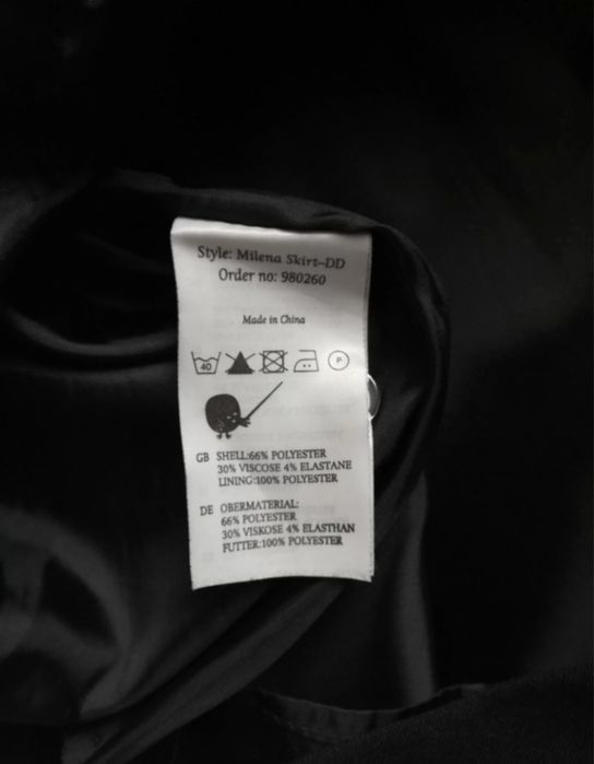 Czarna spódnica bombka M