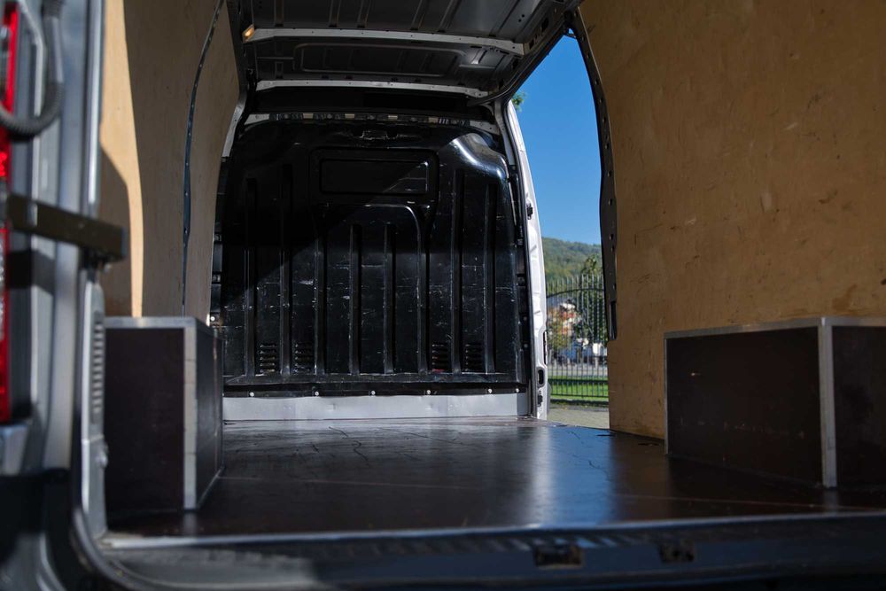 Wynajem busa Wypożyczalnia busów osobowych i towarowych 240 zł doba