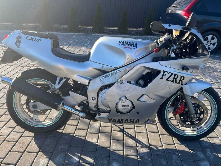 Спортбайк Yamaha FZR