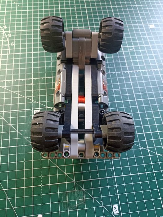 Набір LEGO 42090