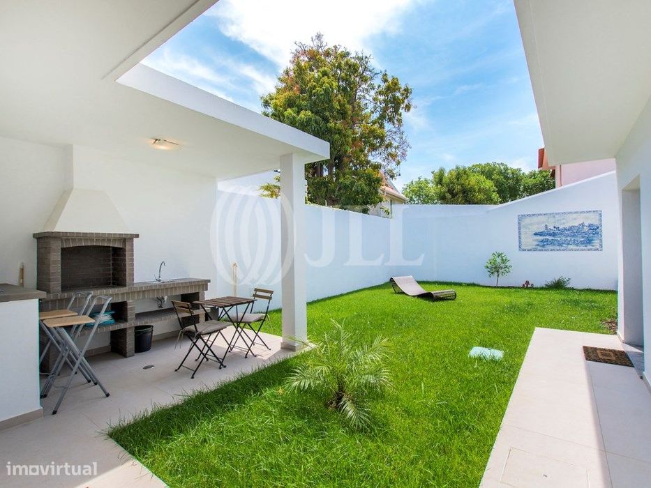 Moradia T4 com jardim, no Bairro do Rosário, Cascais