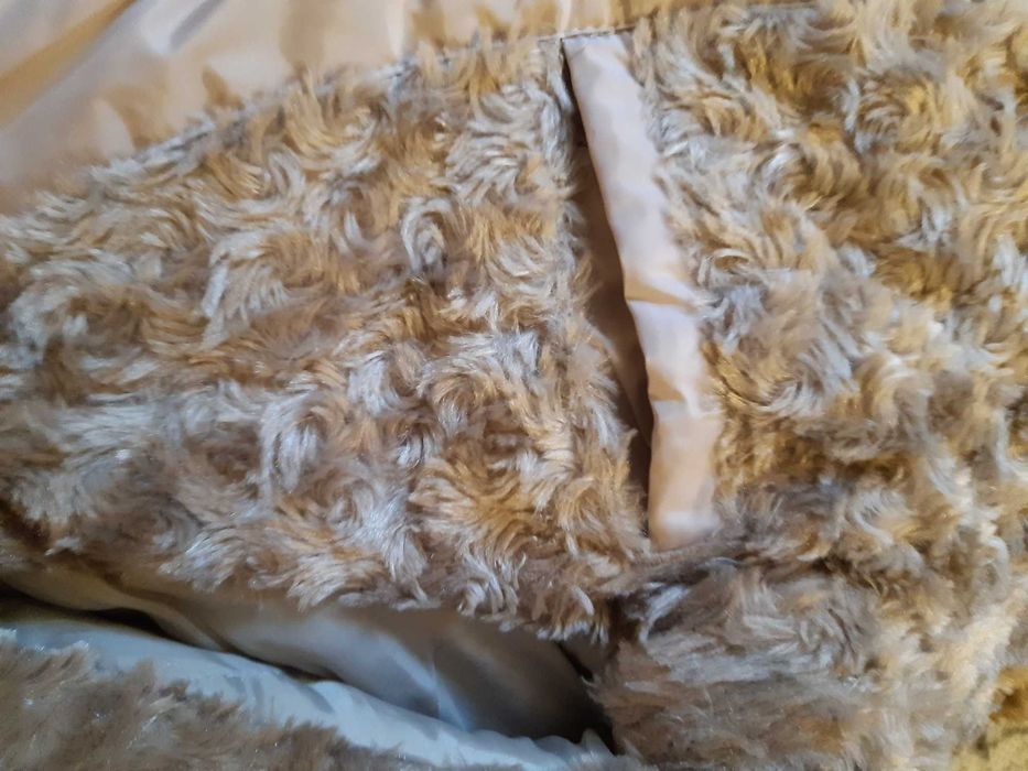 Beżowa kurtka zimowa z dopinką