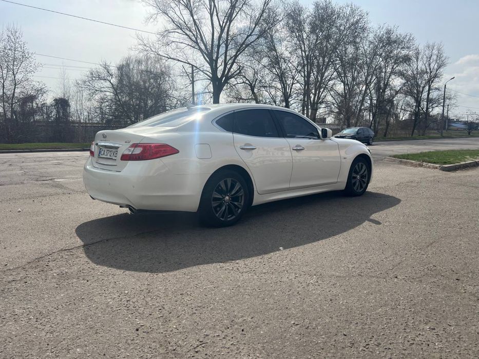 Infiniti M37 2010