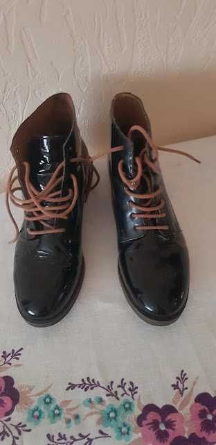 Черевики ботинки шкіра лак