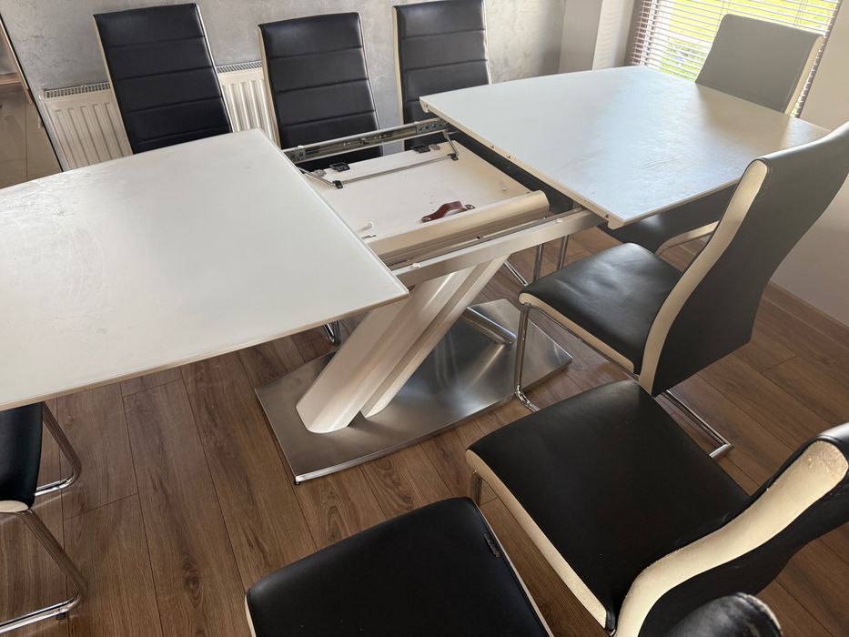 Stół plus 8 krzeseł