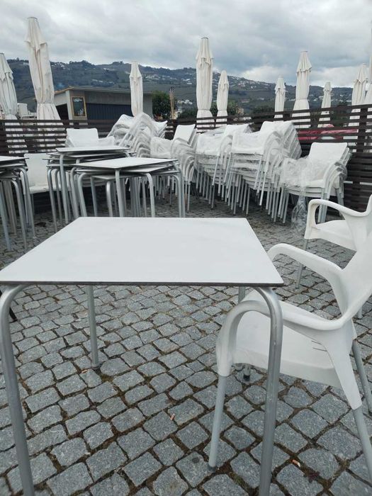 Conjuntos de Mesas e Cadeiras Esplanada