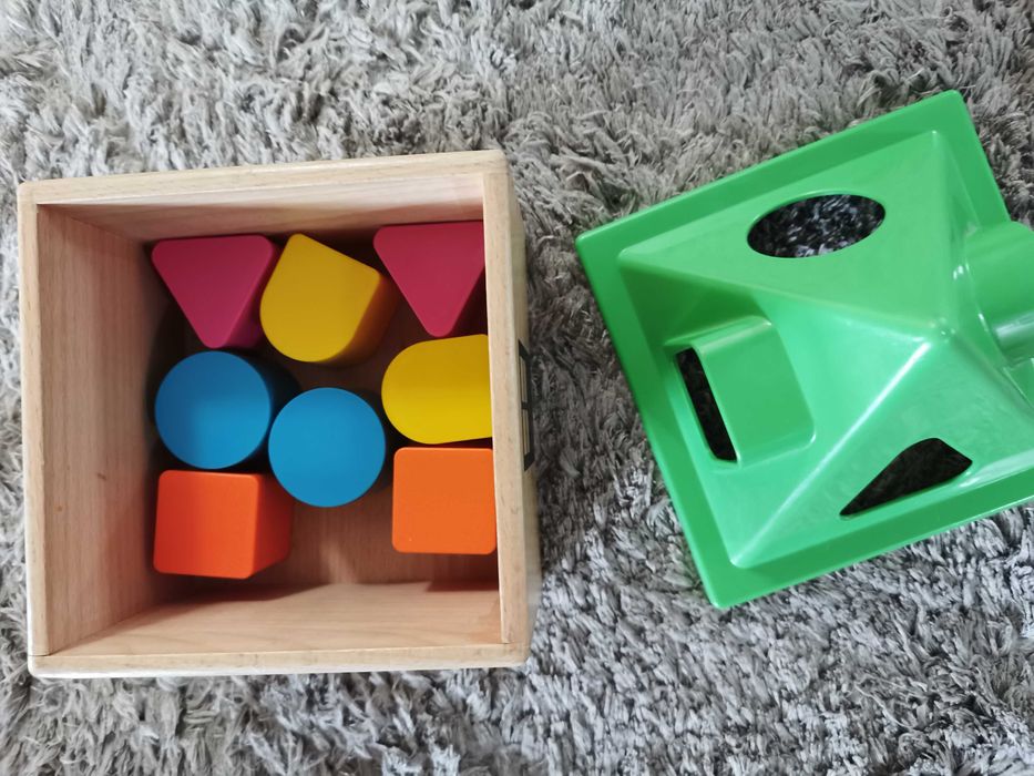 Casa de Madeira (estilo IKEA) com peças para inclusão