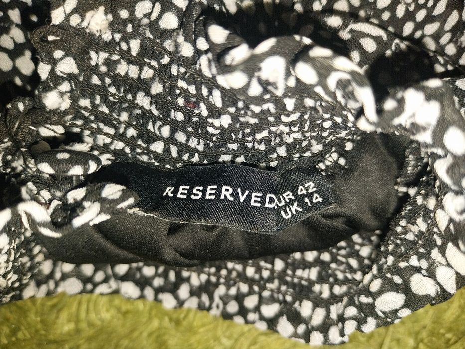 Bluzka Reserved czarna z białym motywem kropek
