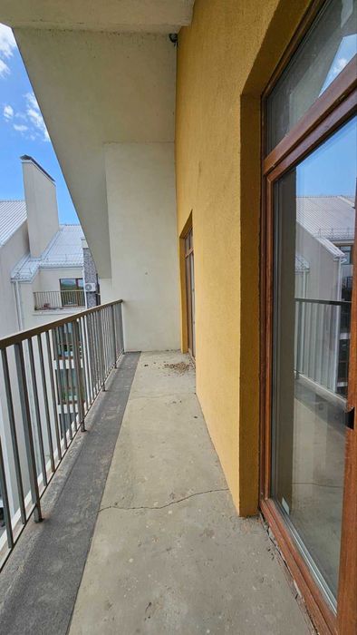 2 к. квартира 85 кв.м. під чистову, розводки, газ. Поряд озеро.