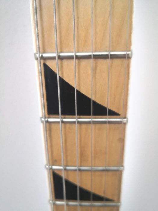 Jackson JS32 com EMG 81/85